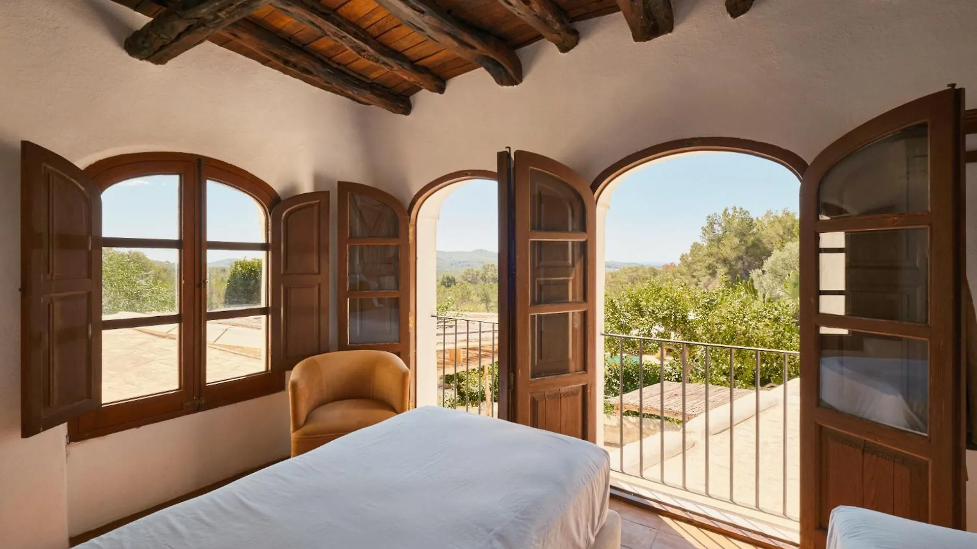 Отель The Guardian House Santa Gertrudis  Гостевой дом Santa Gertrudis (Ibiza)