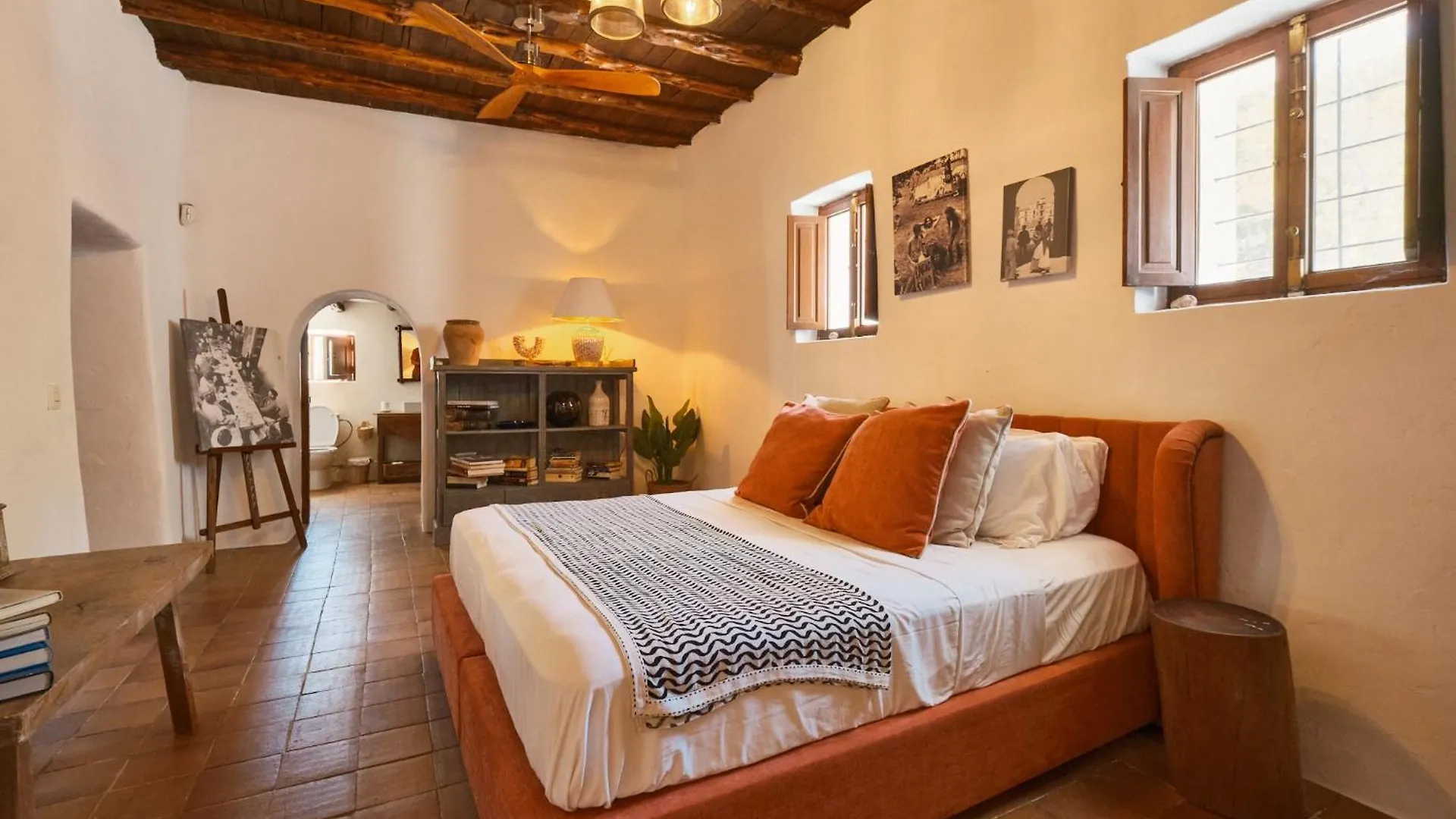 Отель The Guardian House Santa Gertrudis  Гостевой дом Santa Gertrudis (Ibiza)
